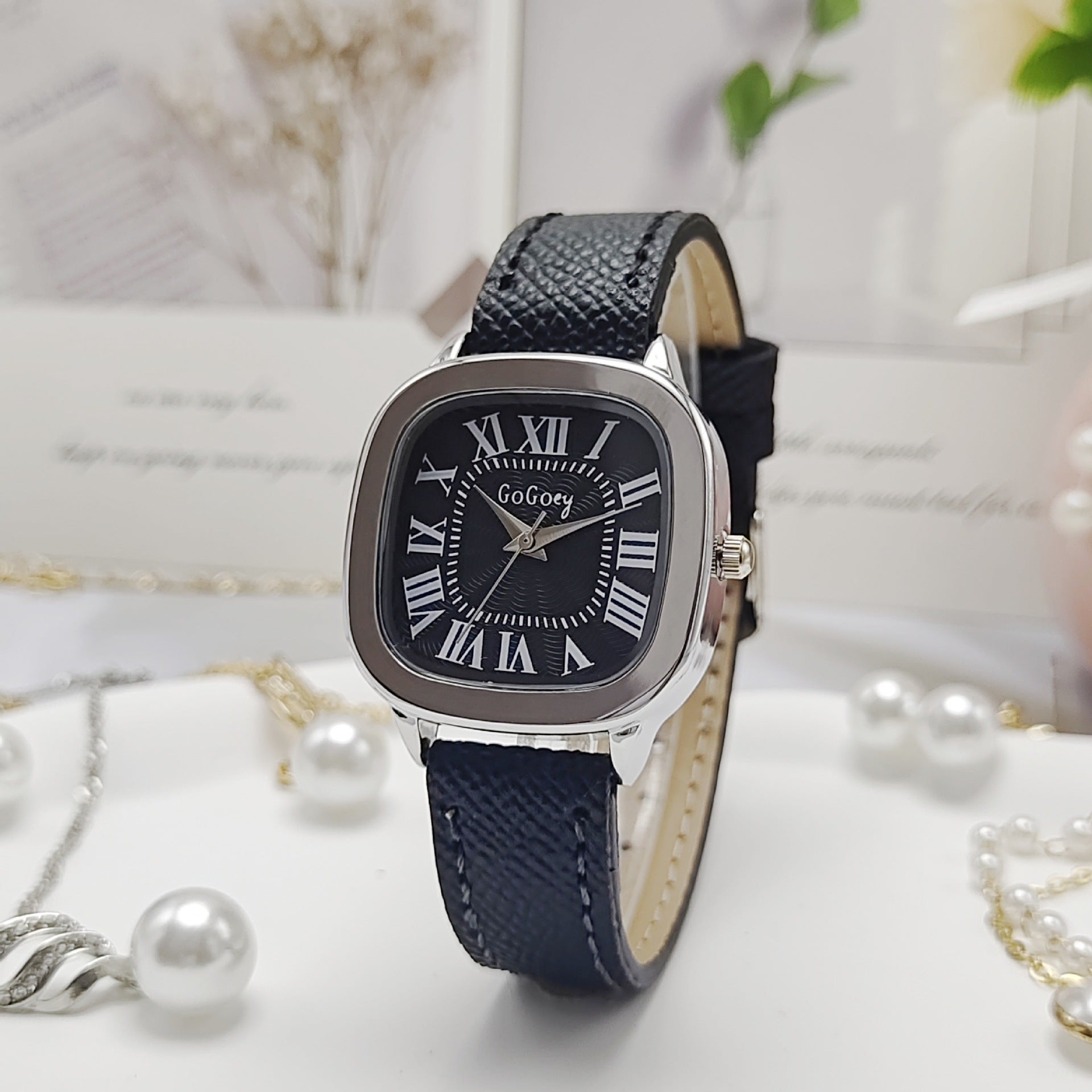 Retro Roman Dial Leather Strap Watch For Women - cas7m