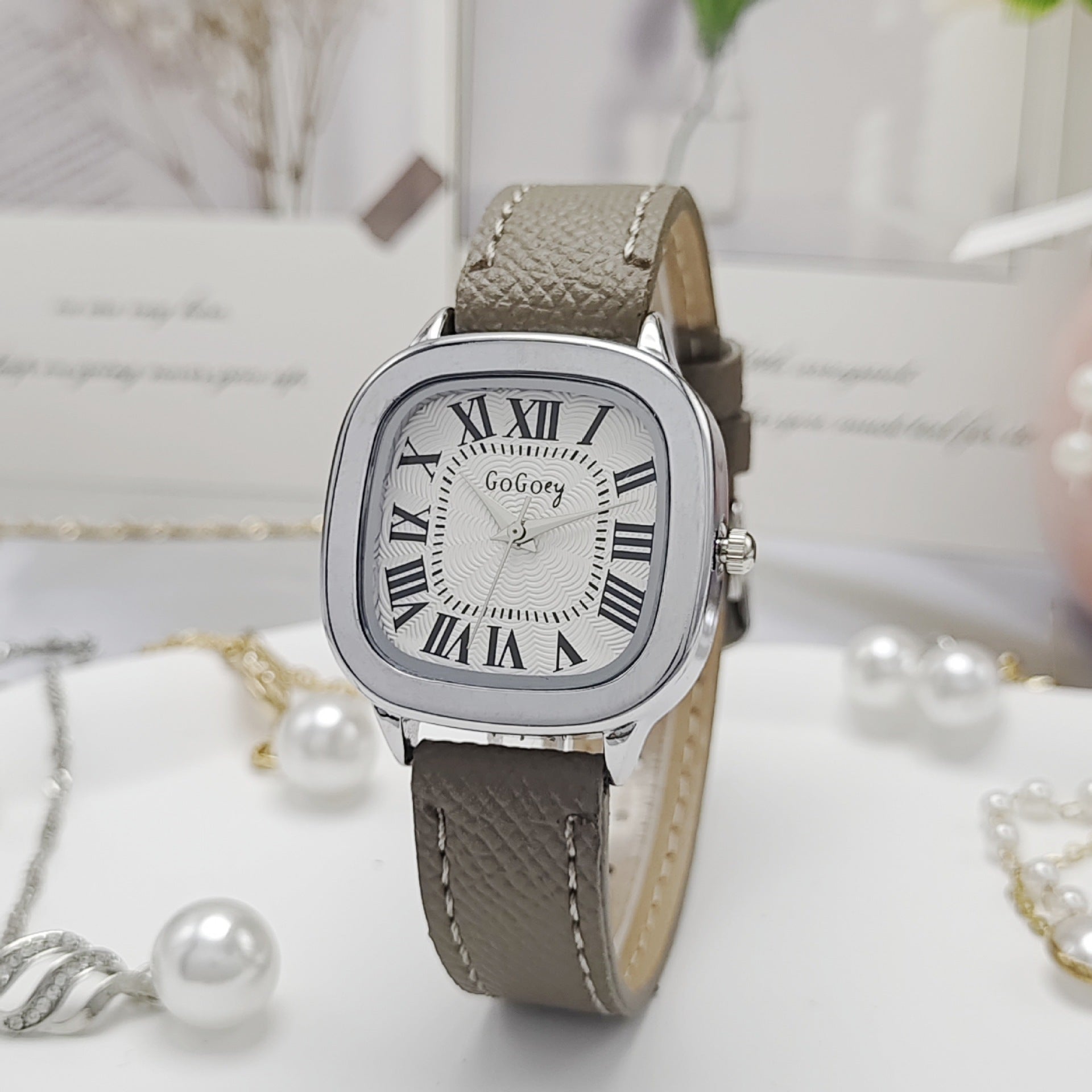 Retro Roman Dial Leather Strap Watch For Women - cas7m