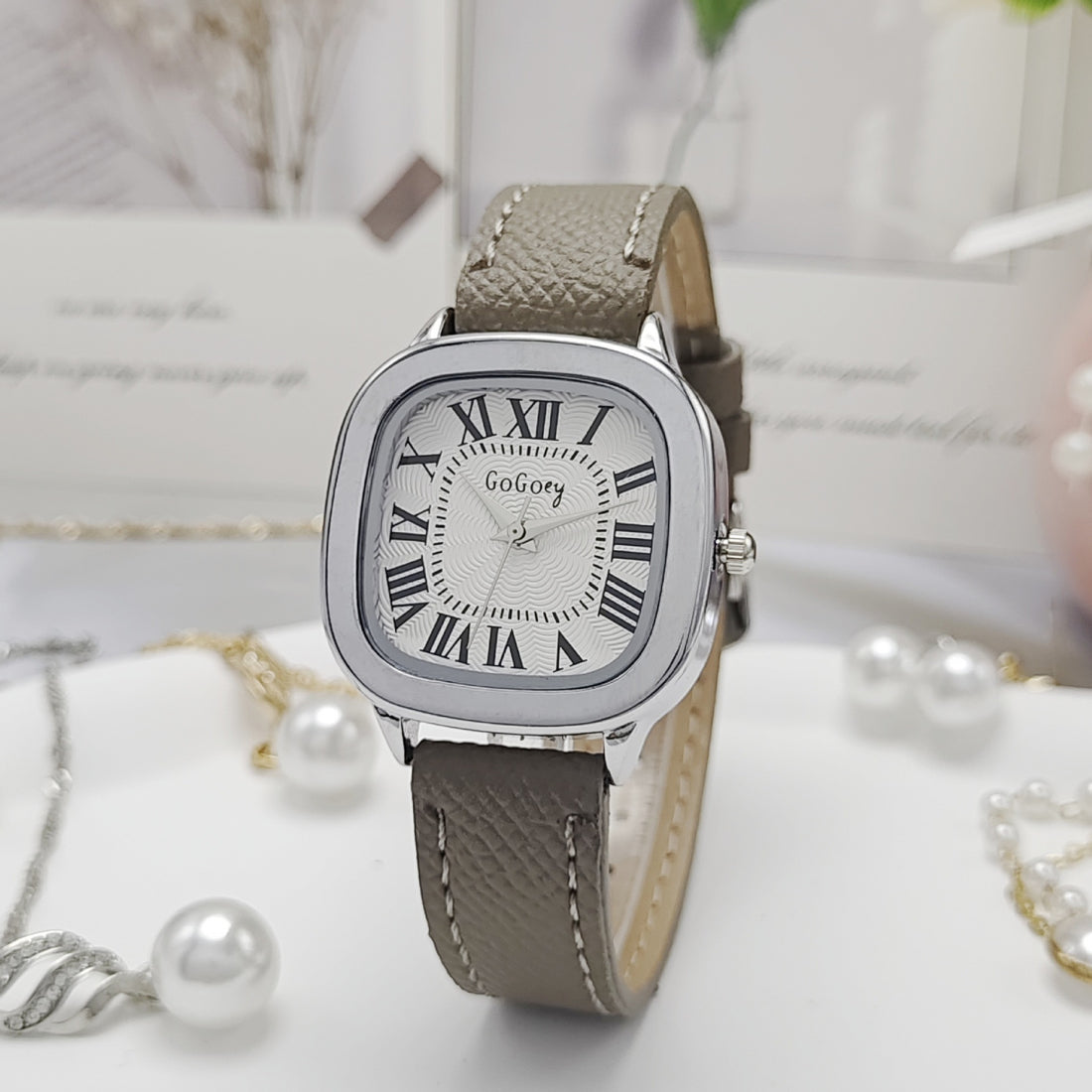 Retro Roman Dial Leather Strap Watch For Women - cas7m