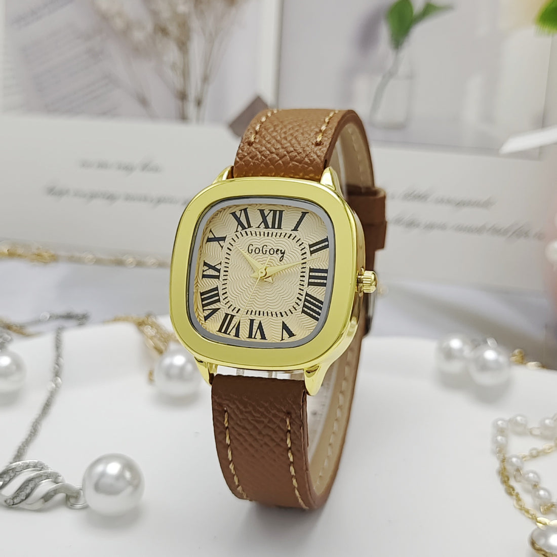 Retro Roman Dial Leather Strap Watch For Women - cas7m