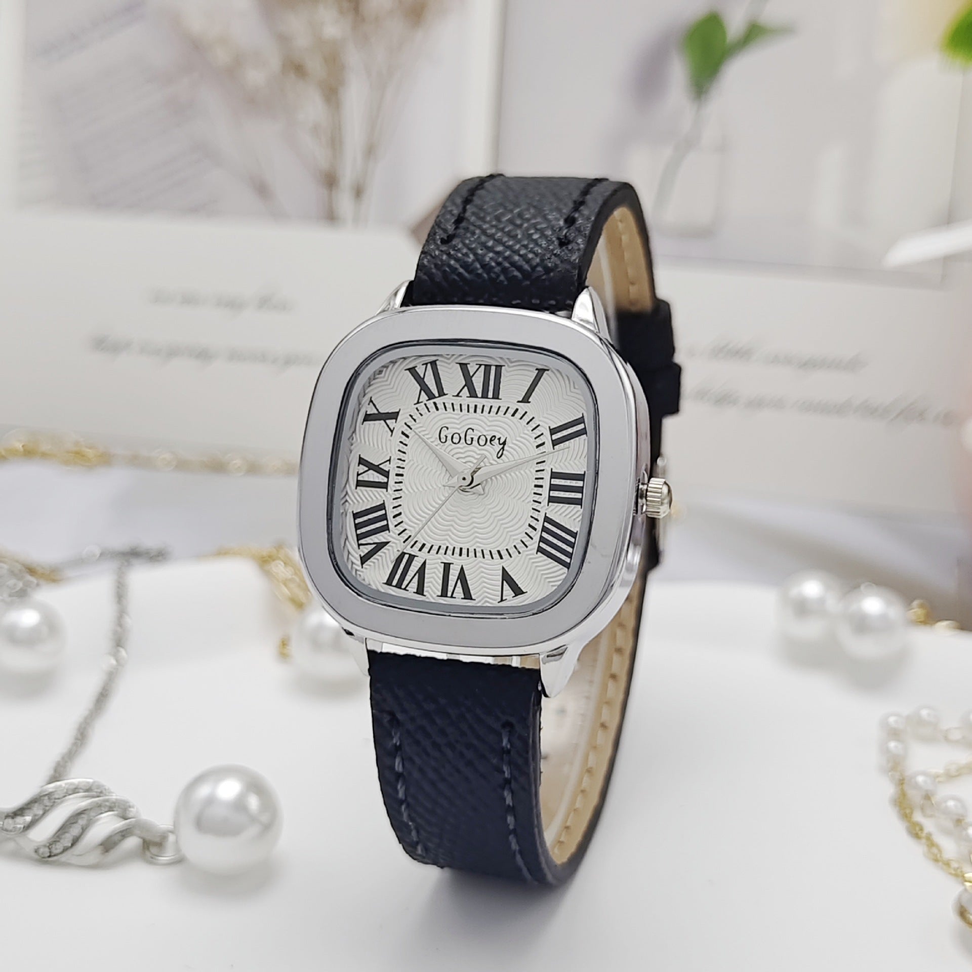 Retro Roman Dial Leather Strap Watch For Women - cas7m