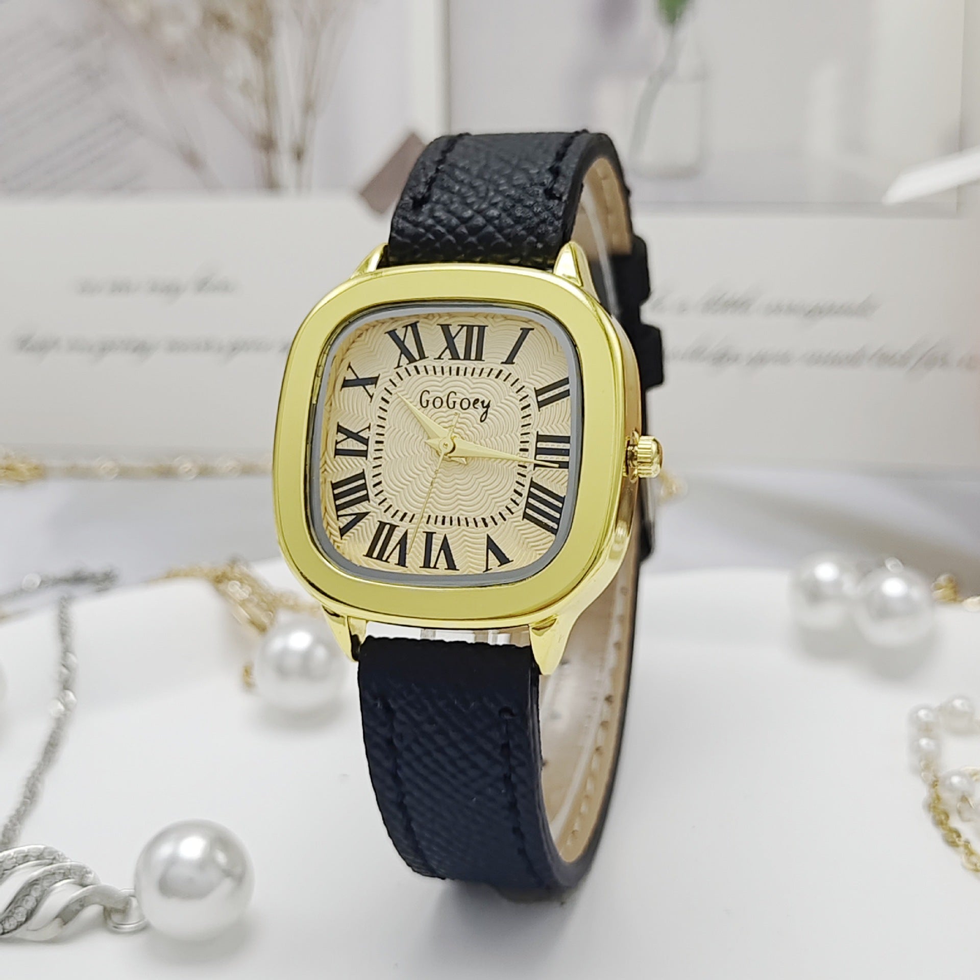 Retro Roman Dial Leather Strap Watch For Women - cas7m